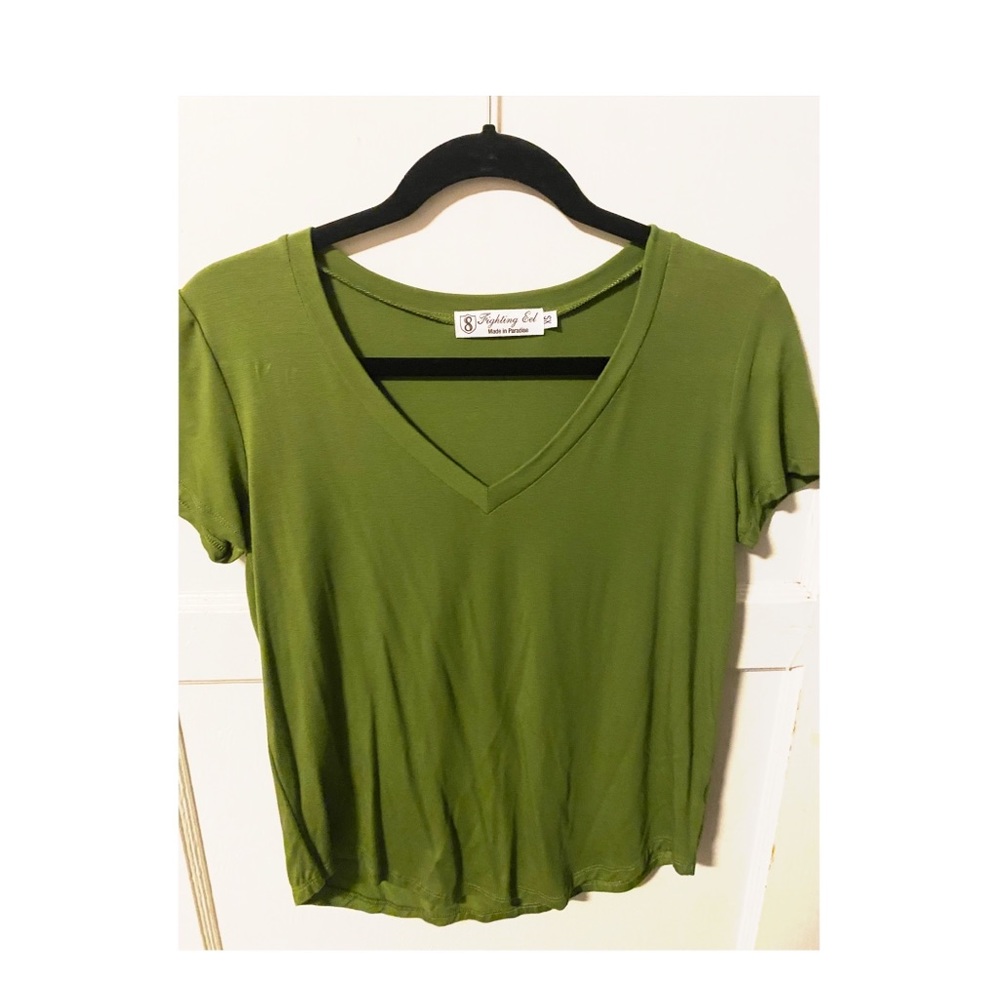 Fighting eel v-neck top